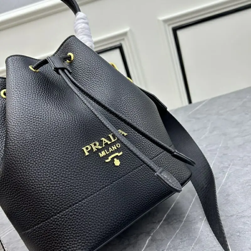 prada aaa qualite sac a main  pour femme s_12105673